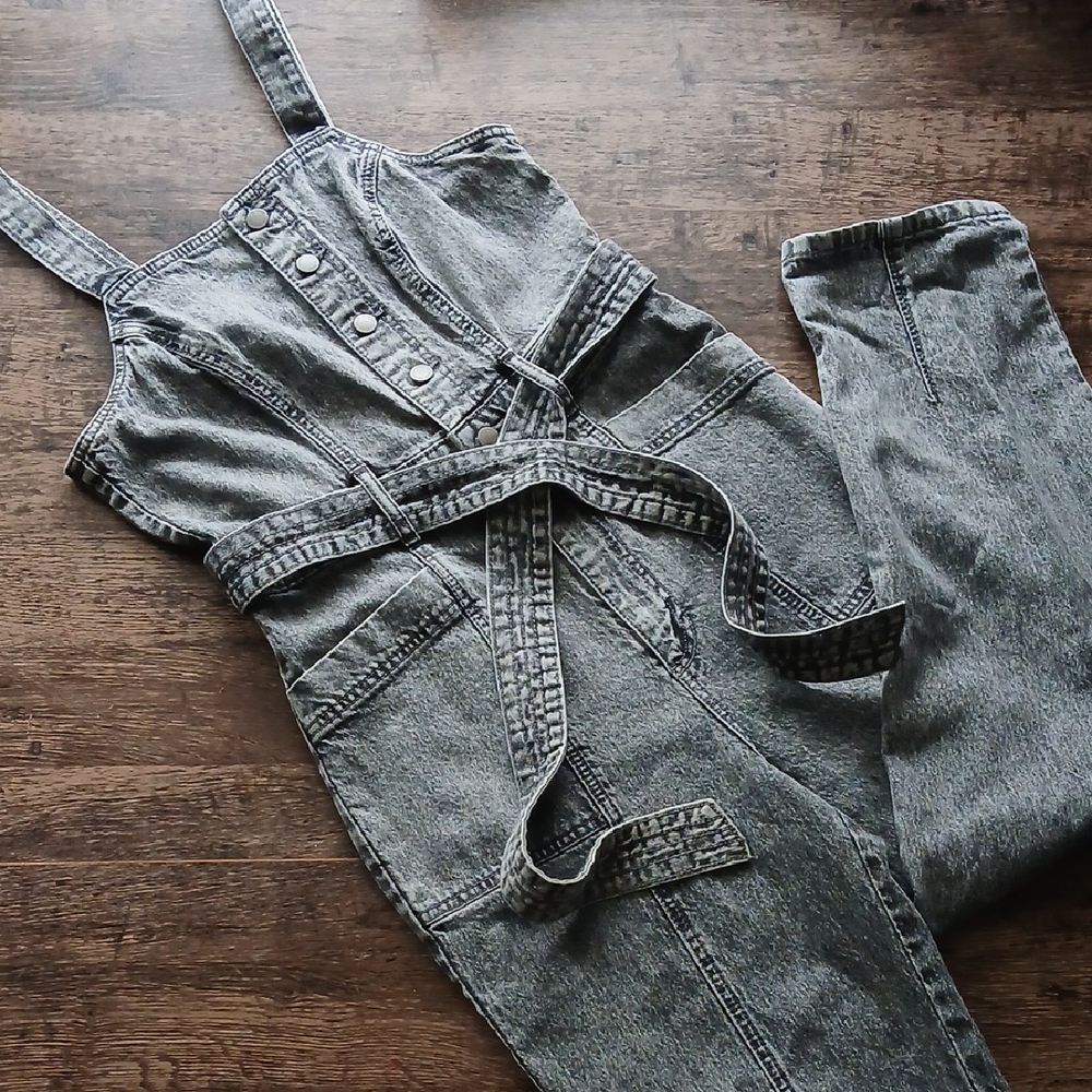 Universal Thread Women's Gray Denim Overalls